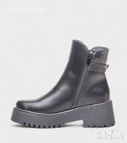 Дамски черни боти с топъл хастар и декоративна катарама W851023 Black, снимка 2 - Дамски боти - 52401646
