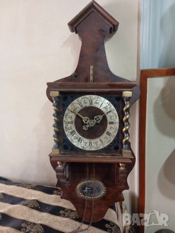 Стар стенен часовник