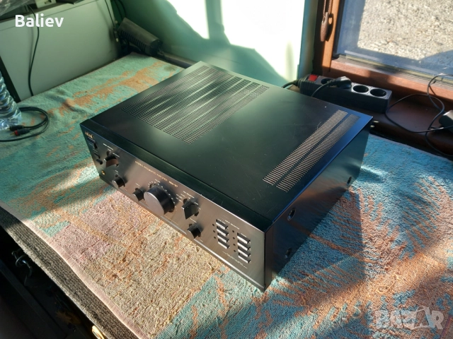 AKAI AM-37 Stereo Amplifier 