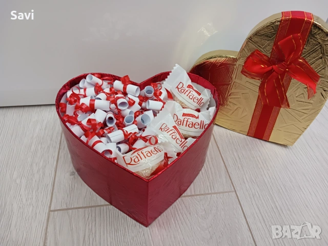 Кутия с рози и бонбони, снимка 2 - Изкуствени цветя - 53292683