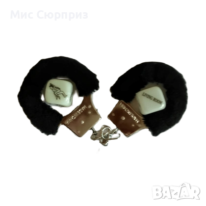 Черни белезници с пух и любовни зарчета