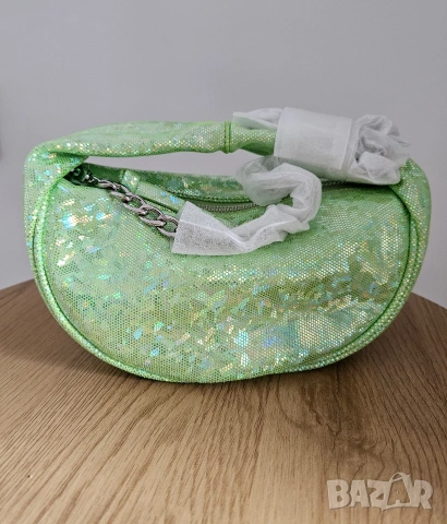 дамдка чанта BY FAR Baby cush green disco dot