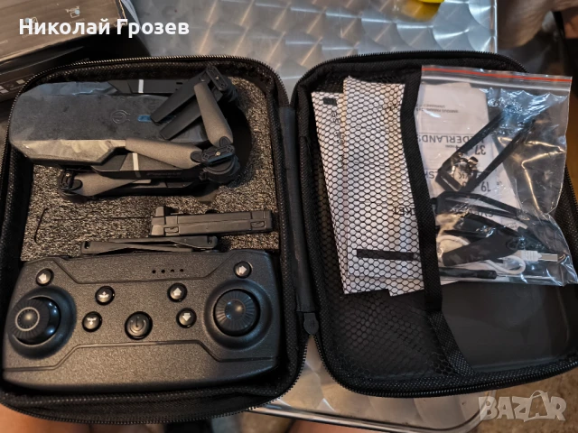 Дрон Е88 черен , Е99 бял Pro, 4K HD камера, полет 15мин 200м , снимка 3 - Дронове и аксесоари - 50785836