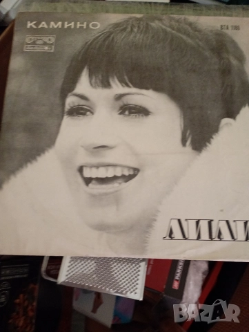 Грамофонни плочи, албуми - опера, естрада, джаз, класическа, църковна и друга музика