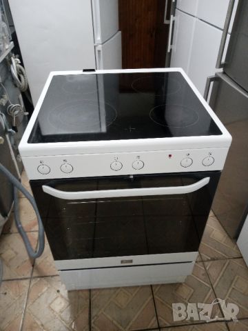 Като нова свободно стояща печка с керамичен плот VOSS Electrolux 60 см широка 2 години гаранция!, снимка 1 - Печки, фурни - 45961571