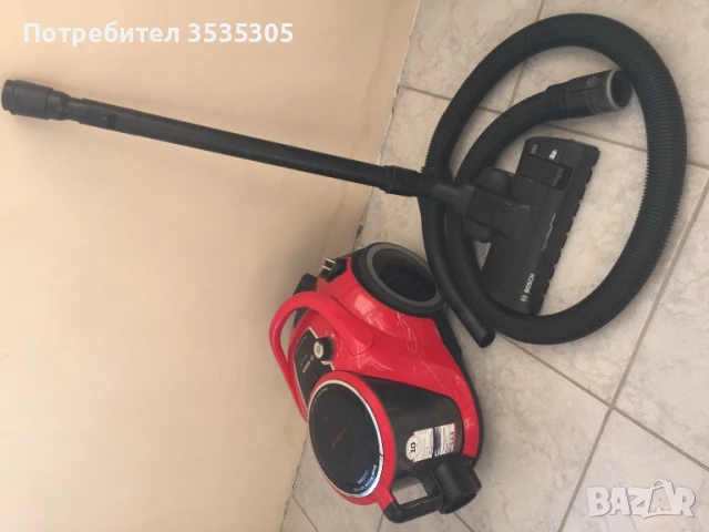 Серия 6 Прахосмукачка без торбичка Червена