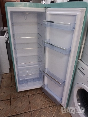 Като нов голям синьо зелен хладилник Amica с 2 години Гаранция!, снимка 2 - Хладилници - 54162718