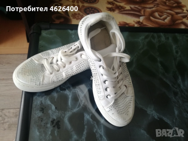 Продавам Дамски бели маратонки с камъчета, снимка 3 - Маратонки - 52106197