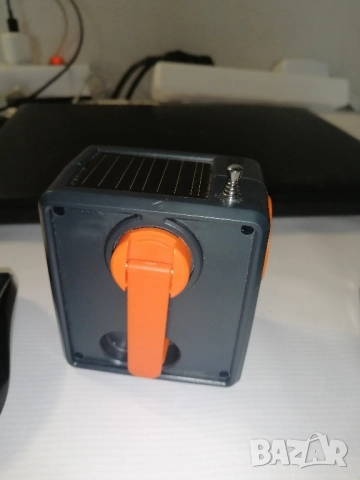 Радио с динамо и соларна батерия, снимка 5 - Радиокасетофони, транзистори - 51441789