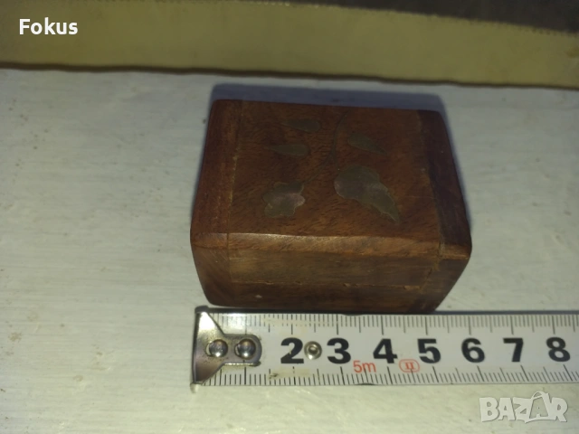ДЪРВЕНА КУТИЯ ЗА ЧАСОВНИК