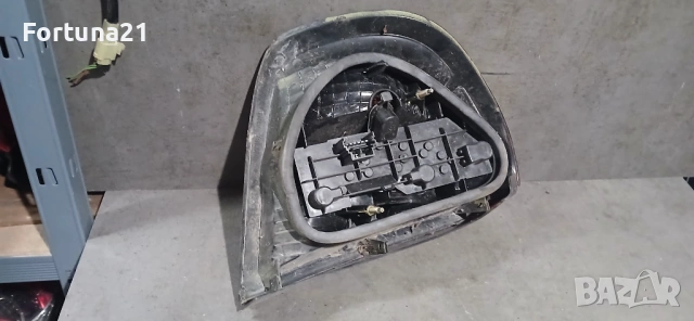 Renault Symbol - десен стоп, снимка 2 - Части - 53998912