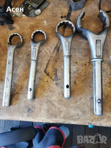 Индустриални  ключове гаечен звезда и лула