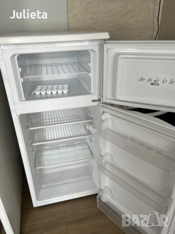 Хладилник Crown GN 2301 с горен фризер, А+, 175л, 540/1180/595 мм