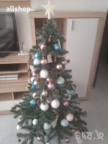 Елха 180 см. С украса от 60 елемента