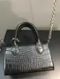 Guess-мини дамска чанта, снимка 5