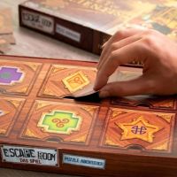 Noris - Настолна игра Escape Room Puzzle - Тайната на учения, снимка 4 - Игри и пъзели - 45543893