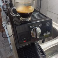 Кафе машина Делонги с ръкохватка с крема диск, работи отлично и прави хубаво кафе с каймак , снимка 4 - Кафемашини - 45405800