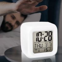 4522 Светещ дигитален будилник с календар и термометър, снимка 1 - Стенни часовници - 45520301