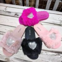 Сладки дамски чехли с пух и романтично сърчице за вълнуваща лятна визия, снимка 4 - Чехли - 45455169
