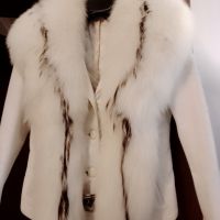 Бяло кожено яке,естествена кожа с подвижна яка от бяла лисица, снимка 1 - Якета - 45187437