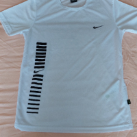 Тениска на NIKE , снимка 1 - Спортни дрехи, екипи - 45037481