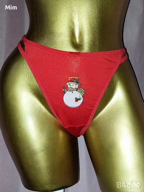 S Червена полупрашка със снежен човек , снимка 1