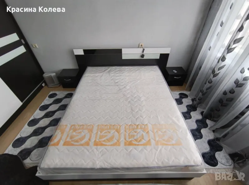 Спалня с подарък - три пътеки и двойно перде,които се виждат на снимките, снимка 1