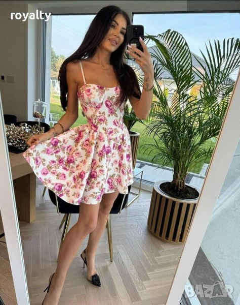 Италианска рокля с десен на рози, снимка 1