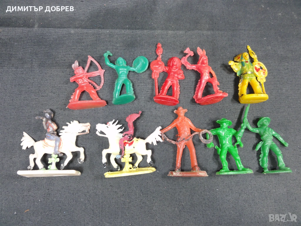 ЛОТ ОТ 10 СТАРИ РЕТРО СОЦ ПЛАСТМАСОВИ ФИГУРКИ ИНДИАНЦИ КАУБОИ, снимка 1
