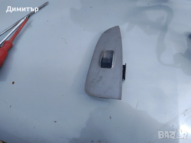 Бутон - Копче Ел. Стъкло Задно Дясно За Хонда ЦР-В 2006г / Honda CR-V 2006y