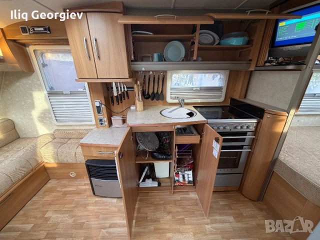 Каравана Swift Conqueror-Френска Спалня/Голям хладилник/Душ кабина/Солар/Mover/Форселт/Като нова, снимка 6 - Каравани и кемпери - 53689745