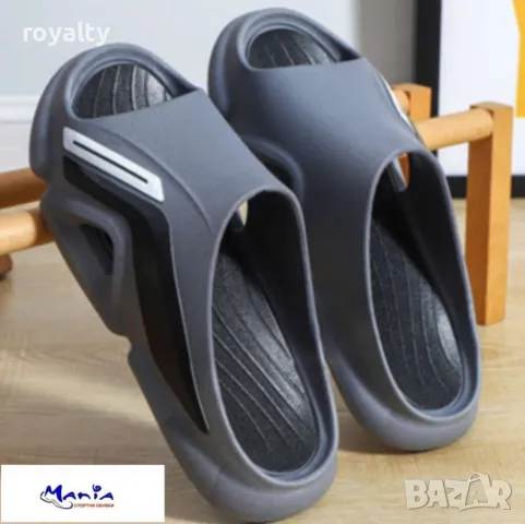 Олекотени чехли в сиво