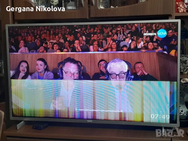 Телевизор Смарт PHILIPS 43 инча с малък проблем