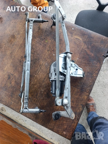 Механизъм рамена с моторче  за предни чистачки Passat 6 / Пасат 6 - 3C1955601, снимка 3 - Части - 53853393