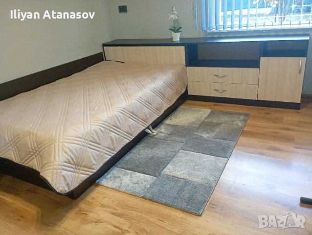 Продавам детско юношеска стая