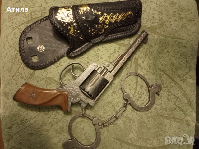 пистолет с 12 броя капси метален