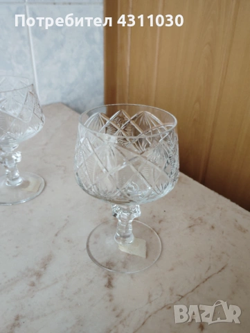 Нови кристални чаши в червена кадифена кутия от 80-те години, снимка 7 - Сервизи - 54203941