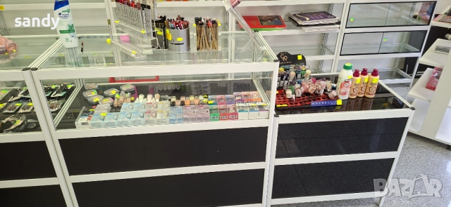 Стелажи и Витрини, снимка 3 - Стелажи и щандове - 52864497