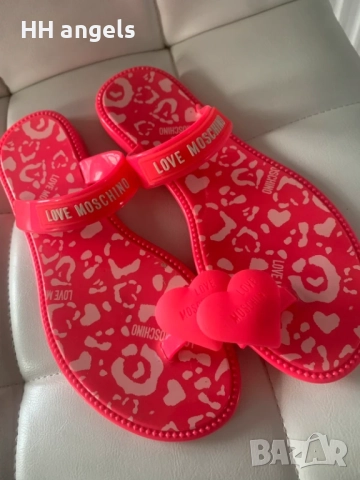 Love Moschino чисто нови цикламени летни чехли, снимка 2 - Чехли - 52773538
