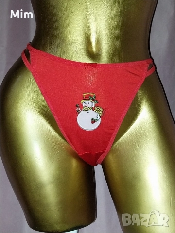 S Червена полупрашка със снежен човек 