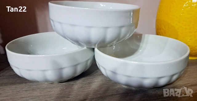 Ретро нежни бели купи 