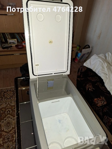 Хладилник с камера за къмпинг и шофьори на камиони 