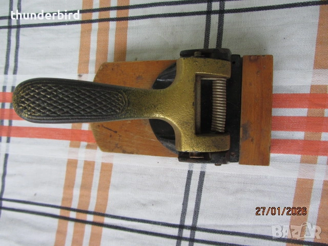 Метален перфоратор - за колекционери, снимка 2 - Други ценни предмети - 53260160