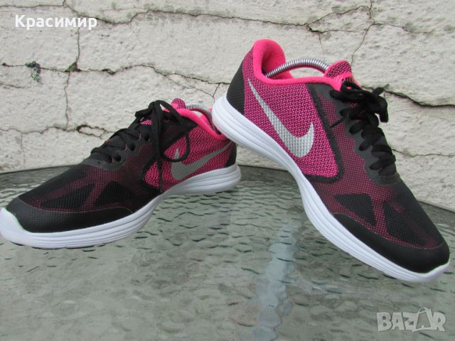 Дамски маратонки Nike Revolution 3 GS 'Hyper Pink', снимка 3 - Маратонки - 46398787