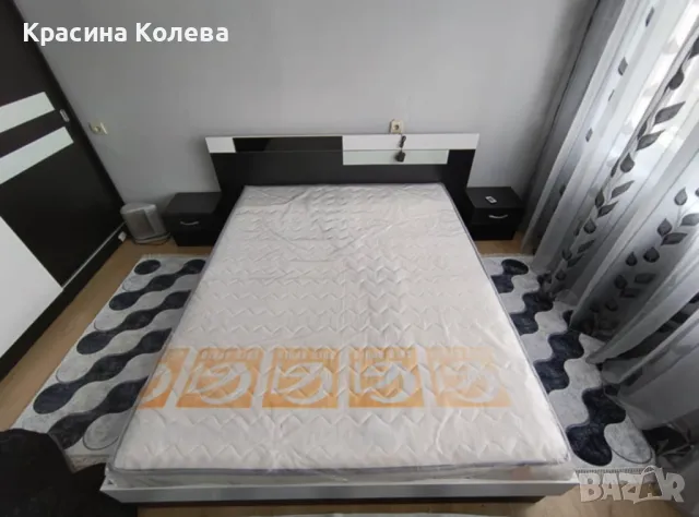 Спалня с подарък - три пътеки и двойно перде,които се виждат на снимките, снимка 1