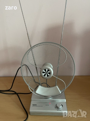 Немска стайна антена Hama с усилвател за радио и телевизия, снимка 3 - Приемници и антени - 52544985