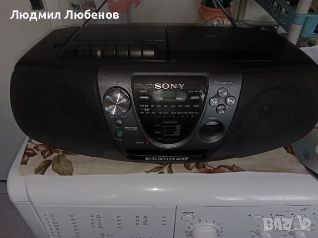 Радиокасетофон със cd плеър Sony CFD-V6, снимка 1 - Радиокасетофони, транзистори - 45993272