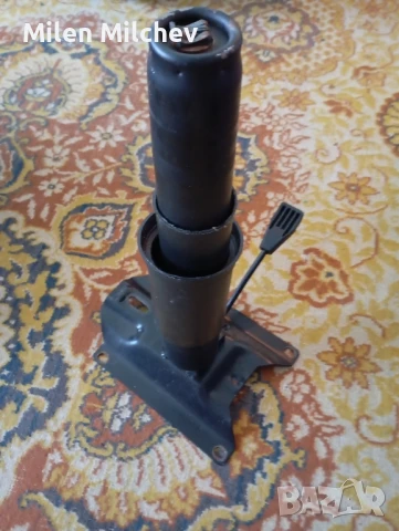 Продавам амортисьор със стойка за офис стол работещ 