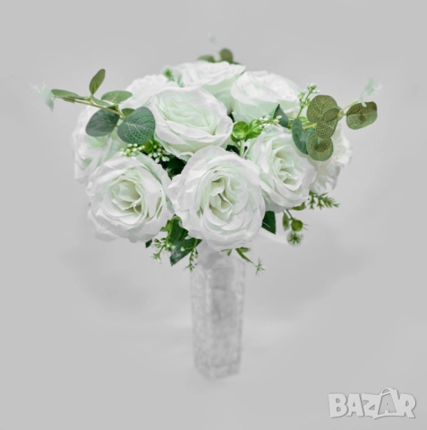 Изкуствени букети с рози и евкалиптови листа – Елегантна украса с дълготраен ефект