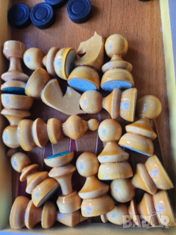 шах - голям ( и табла) р-р 48х48см, пирографиран р-р 34х34 см и лакиран красив, к-ти с фигури/пулове, снимка 13 - Шах и табла - 52583035